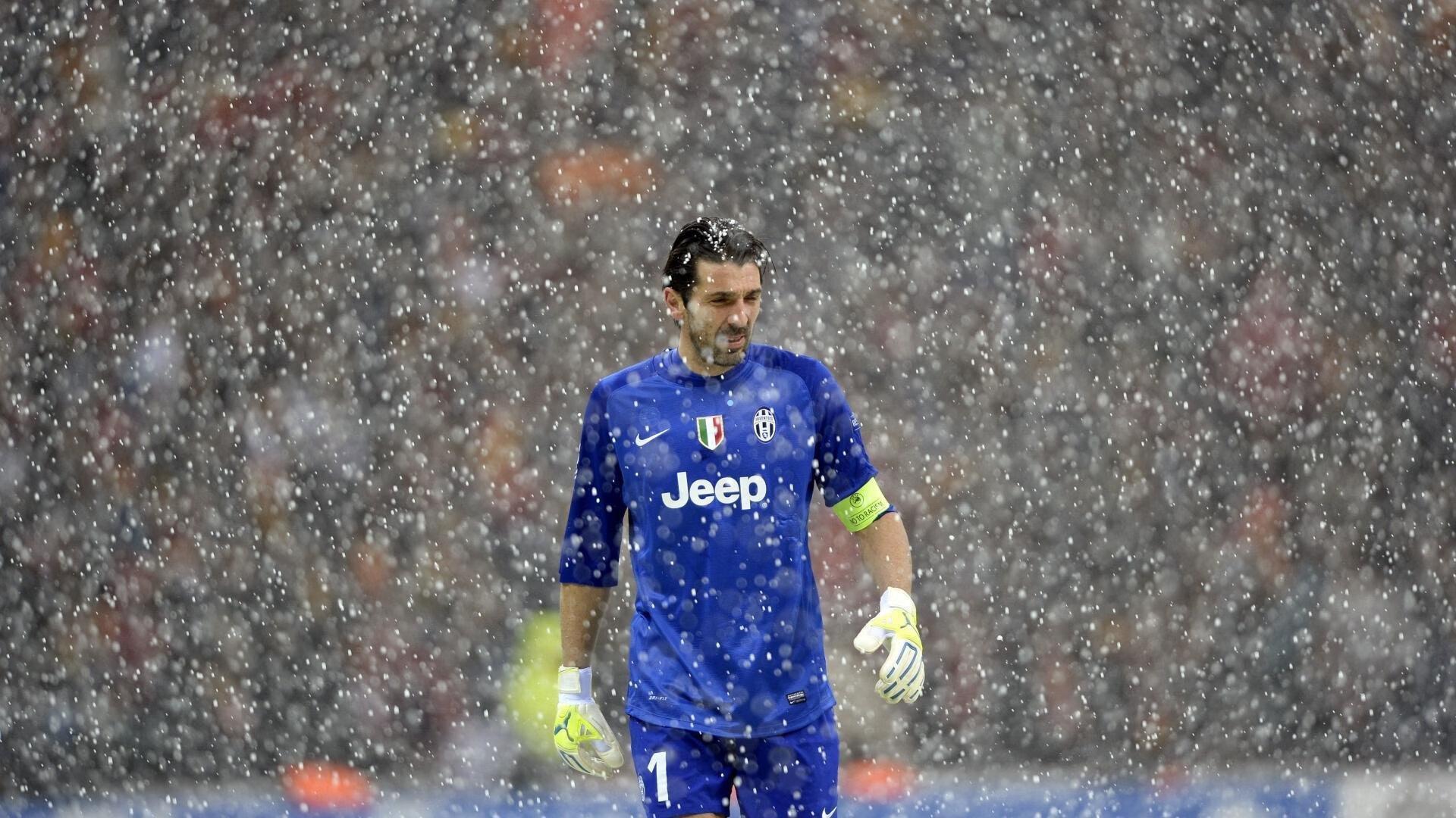 张名扬迎战强尼·沃克，UFC上海站八月激战正酣